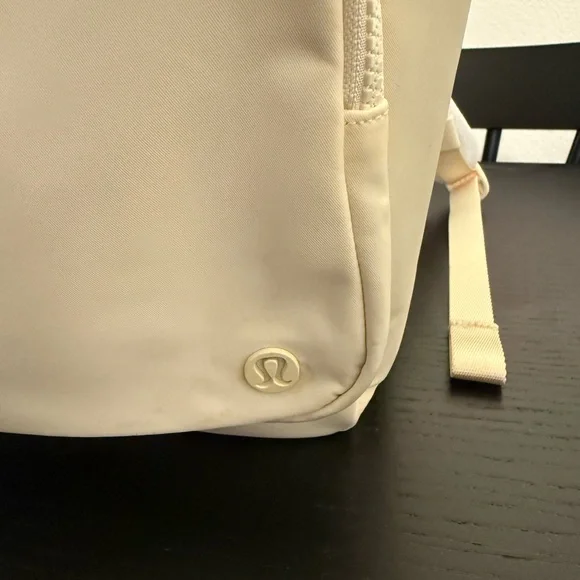 NWOT Lululemon Buttercream Yellow Backpack - Picture 2 of 3